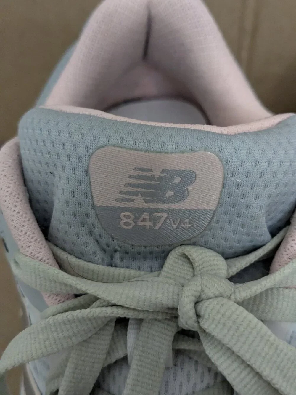 New Balance 847 v4 Walking Shoes Sneakers Women's Size 10.5 Gray Pink Comfort .